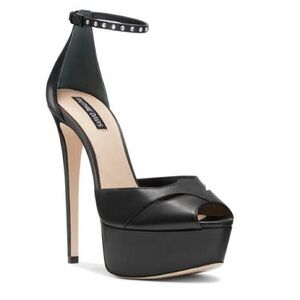 🎉 HP! 🎉 Ruthie Davis Peep Toe Heels 🖤